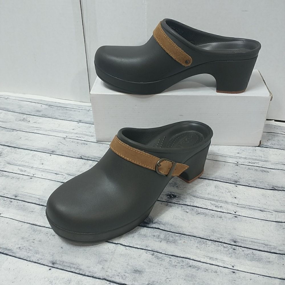 CROCS Sarah Belted Clogs 203631 Womens SZ8 Brown Leather Strap